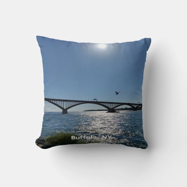 Peace Bridge Throw Pillow Kussen (Voorkant)
