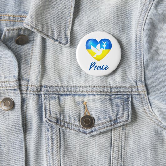 Peace Dove Ukraine Flag Heart Ronde Button 5,7 Cm (In situ)