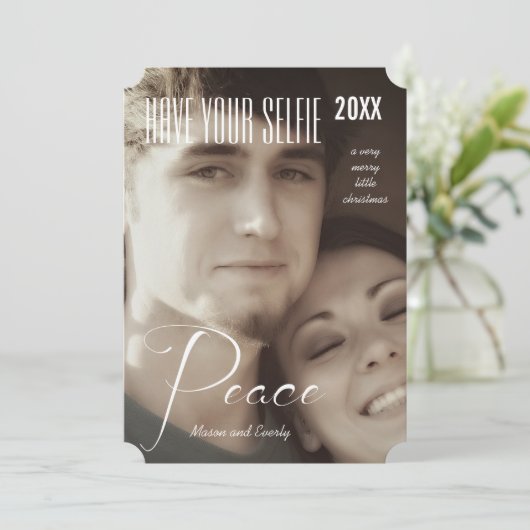Peace Holiday heeft uw selfie en zeer vrolijk Feestdagenkaart (Staand voorkant)