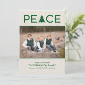 Peace Holiday Tree Aangepaste foto Beige Green Feestdagenkaart (Staand voorkant)