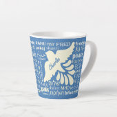 PEACE in talen, aangepaste naam en kleur Latte Mok (Rechterhoek)