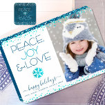 Peace Joy Love Script Chic Modern Snowflake Photo Feestdagenkaart<br><div class="desc">"Vrede, vreugde en liefde." Een leuke, speelse, sneeuwvlokillustratie en moderne typografie op een witte achtergrond helpen u in het vakantieseizoen te gebruiken, samen met de aangepaste foto van uw keuze. Faux turquoise folie confetti stippen lijst de kaart. Voel de warmte en de vreugde van de feestdagen wanneer je dit verbluffende,...</div>