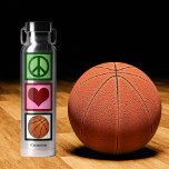 Peace Love Basketball Player Cute Personated Waterfles<br><div class="desc">Geef deze schattige Paddenliefse Basketball-waterfles een persoonlijk tintje met een speler of coach naam onder het vredesteken,  het hart en de bal. Een leuk sportcadeau voor Kerstmis.</div>