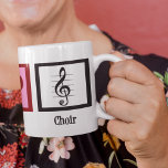 Peace Love Choir Koffiemok<br><div class="desc">Een schattig koor mok cadeau voor een zangeres die graag in het koor zit. Alto, sopraan, tenor of bas, ze zingen allemaal graag. Een chorale ontwerp.</div>