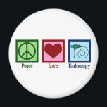 Peace Love Endoscopy Magneet<br><div class="desc">Peace Love Endoscopy. Een schattig geschenk met een vredesteken,  hart en endoscoop die gebruikt worden in medische procedures om een patiënt te bereiken.</div>