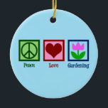 Peace Love Gardening Cute Gardener Tulip Flower Keramisch Ornament<br><div class="desc">Een mooi tuiniercadeau voor een tuinman die op een mooie,  zonnige dag van plant houdt van bloemen in de tuin. PEACE LOVE GARDENING heeft een groen vredesteken,  een rood hart en een schop in de grond naast een  tulp.</div>