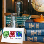 Peace Love Geography Teacher Wereldkaart Card<br><div class="desc">Een coole aardrijkskundige vakantiekaart met een schattig vredesteken,  hart en wereldbol van de aarde.</div>