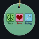 Peace Love Geology Keramisch Ornament<br><div class="desc">Peace Love Geology. Een coole geologische wetenschappelijke gave voor een geoloog die aardwetenschappen en rotsen bestudeert door de geologische geschiedenis van de planeet. Het heeft een schattig vredesteken,  hart en geologen die een rockhamer hebben.</div>