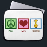 Peace Love Giraffes Laptop Sleeve<br><div class="desc">Een vredesteken,  hart en een schattige giraf. Ik hou van wilde dierencadeautjes.</div>