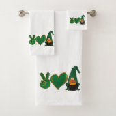 Peace Love Gnome | Sublimatie van St Patrick's Day Bad Handdoek (Insitu)