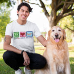 Peace Love Golden Retrievers T-shirt<br><div class="desc">Mooie vredesliefde Golden Retrievers t-shirt voor een hondeneigenaar die van hun schattige puppy houdt. Hij heeft een  vredesteken,  een hart en een schattige gouden rekwisiet,  mijn favoriete ras.</div>