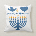 Peace Love Hanukkah Kussen<br><div class="desc">Festival van Lights Hanukkah,  dat zegt PEACE LOVE HANUKKAH met een duif en een olijftak,  hart en verlichte menorah. RozeInkArt origineel!</div>