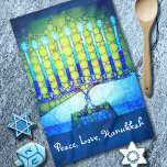 Peace Love Hanukkah Script Blue Green Menorah Theedoek<br><div class="desc">"Vrede, liefde, Hanukkah." Een close-upfoto van een heldere, kleurrijke, blauwe en groene artsy menorah helpt je om in stijl te genieten van de feestdag van Hanukkah. Voel de warmte en de vreugde van het vakantieseizoen als je deze heldere, kleurrijke keukenhanddoek van Hanukkah gebruikt. Matchingkaarten, briefing, stickers, kussens, huishoudelijke artikelen, tassen...</div>