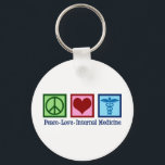 Peace Love Internal Medicine Sleutelhanger<br><div class="desc">Peace Love Internal Medicine. Een gave van een coole internist voor internisten of artsen die een ziekte diagnosticeren. Deze doktersgeschenk heeft een vredesteken,  hart en medische kaducs.</div>