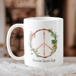 Peace Love Jose met kerstavond Koffiemok<br><div class="desc">Illustratie van een houten vredesbord met kerstbotanische design zoals holly berries,  evergreen en mistletoe.</div>