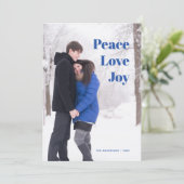 Peace Love Joy Fotopaar in Winter Holiday Blue Feestdagenkaart (Staand voorkant)