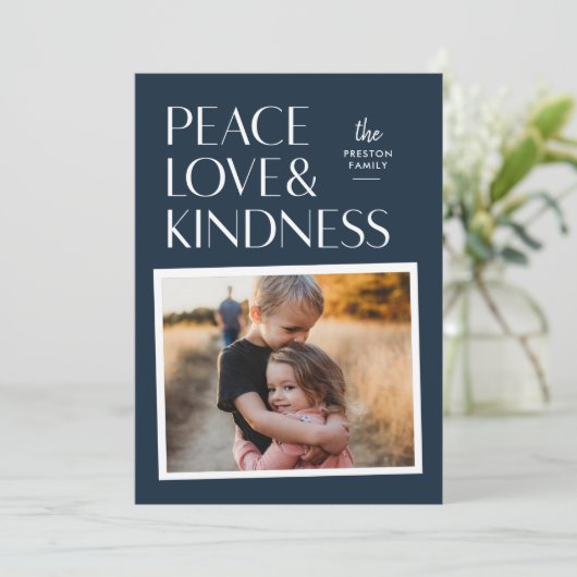 Peace Love & Kindness Holiday - kerstfotokaart (Staand voorkant)