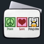 Peace Love Penguins Laptop Sleeve<br><div class="desc">Een groen vredesteken,  rood hart en een schattige pinguïn. Ik hou van  dierencadeaus.</div>