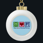 Peace Love Physical Therapy Keramische Bal Ornament<br><div class="desc">Deze leuke fysieke kerstcadeau voor de fysiotherapeut bevat een  vredesteken,  hart en de letters PT. Een mooi cadeau voor fysieke therapie. Peace Love Physical Therapy.</div>