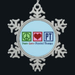 Peace Love Physical Therapy Tin Sneeuwvlok Ornament<br><div class="desc">Deze leuke fysieke kerstcadeau voor de fysiotherapeut bevat een  vredesteken,  hart en de letters PT. Een mooi cadeau voor fysieke therapie. Peace Love Physical Therapy.</div>