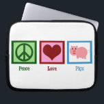 Peace Love Pigs Laptop Sleeve<br><div class="desc">Een  groen vredesteken,  rood hart en een schattig roze varken. Ik hou van boerderij dierencadeaus en varkens zijn mijn favoriet.</div>