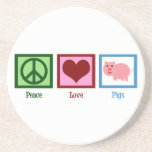 Peace Love Pigs Zandsteen Onderzetter<br><div class="desc">Een  groen vredesteken,  rood hart en een schattig roze varken. Ik hou van boerderij dierencadeaus en varkens zijn mijn favoriet.</div>