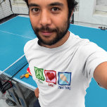 Peace Love Ping Pong T-shirt<br><div class="desc">Een coole pingpongspeler kerstcadeau. Een schattig tenniscadeau met een groen vredesteken,  rood hart en een pingpongraket.</div>