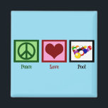 Peace Love Pool | Koelbiljarten Magneet<br><div class="desc">Peace Love Pool gift voor een zwembadhaai of knuffelaar die graag bar games speelt zoals miljardairs. Een vredesteken,  hart en een rack met ballen.</div>
