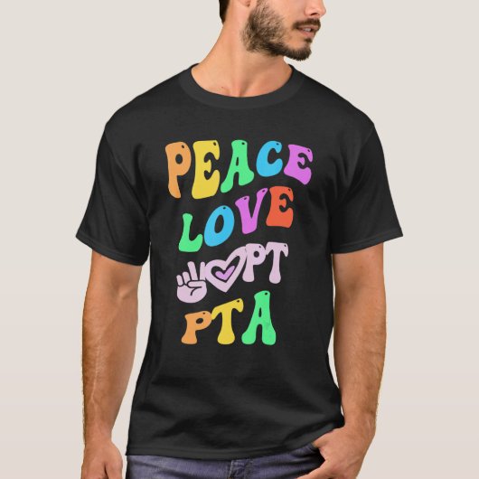 PEACE LOVE PTA Retro Parent Teacher Association GR T-shirt (Voorkant)