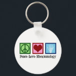 Peace Love Reumatology Sleutelhanger<br><div class="desc">Een schattig cadeau voor reumatoïde artritis voor een arts die werkt bij patiënten met reumatoïde artritis en andere reumatische aandoeningen. Peace Love Rheumatology.</div>