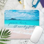 Peace Love Sandy Feet Hawaii Tropical Beach foto Muismat<br><div class="desc">"Vrede, liefde en zandige voeten." Vergeet de verse zoutgeur van de oceaanlucht niet als je deze verbluffende, levendig gekleurde fotografische mousepad gebruikt. Onderzoek en verken de eenzaamheid van een leeg strand in Hawaï. Het is een geweldig cadeau voor iemand speciaal! Je kunt dit mousepad gemakkelijk personaliseren. Stuur me alstublieft alle...</div>