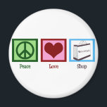 Peace Love Shop Magneet<br><div class="desc">Vredesbord, hart en een boetiektas.</div>