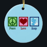 Peace Love Soap Keramisch Ornament<br><div class="desc">Peace Love Soap. Een schattig handgemaakt zeep-bedrijf dat cadeau geeft aan een zapenmaker die koele badproducten maakt.</div>