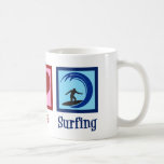 Peace Love Surfing Koffiemok<br><div class="desc">Peace Love Surfing Gift. Een geweldige surfmodel met een vredesteken,  een hart en een coole surfer op een surfbord met blauwe golven. Ik ga graag naar de oceaan als het surf wild is.</div>