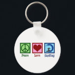 Peace Love Surfing Sleutelhanger<br><div class="desc">Peace Love Surfing Gift. Een geweldige surfmodel met een vredesteken,  een hart en een coole surfer op een surfbord met blauwe golven. Ik ga graag naar de oceaan als het surf wild is.</div>