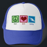 Peace Love Surfing Trucker Pet<br><div class="desc">Een vredesteken,  een hart,  en mooie blauwe golven die in de oceaan kruipen.</div>