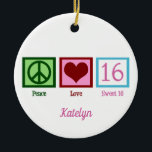 Peace Love Sweet 16 Cute 16th Birthday Custom Keramisch Ornament<br><div class="desc">Het perfecte zestiende verjaardagscadeau voor een tienermeisje. Peace Love Sweet 16 met je  monogram in roze.</div>