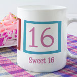 Peace Love Sweet 16 Cute 16th Birthday Koffiemok<br><div class="desc">Deze mok van de 'Peace Love Sweet Sixteen' maakt het perfecte schattige geschenk voor een tienermeisje dat  roze is,  16 naast een vredesteken en een hart. Beveel dit cadeau voor de 16de dag van je dochter om haar speciale dag perfect te maken.</div>