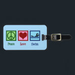 Peace Love Swimming Bagagelabel<br><div class="desc">Een schattig zwemgeschenk met een vredesteken,  hart en een zwemmer op een  poel blauwe achtergrond. Een coole cadeau voor een zwemteam voor een coach.</div>
