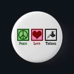 Peace Love Tattoos Cute Tattoo Artist Pistool Ronde Button 5,7 Cm<br><div class="desc">Peace Love Tattoos. Een gave tattoo artiest met een vredesteken,  een hart en een tattoo pistool voor een tatoeëer. Cute tattooer cadeau.</div>