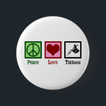 Peace Love Tattoos Cute Tattoo Artist Pistool Ronde Button 5,7 Cm<br><div class="desc">Peace Love Tattoos. Een gave tattoo artiest met een vredesteken,  een hart en een tattoo pistool voor een tatoeëer. Cute tattooer cadeau.</div>