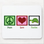 Peace Love Turtles Muismat<br><div class="desc">Een groen vredesteken,  een hart en een schattige schildpad.</div>
