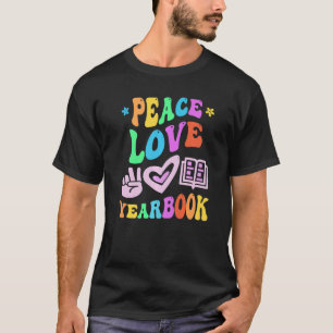 PEACE LOVE YEARBOOK Personeel lerarenschool Public T-shirt