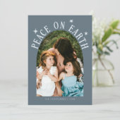 Peace On Earth Boog Leisteenblauw Kerstmis Feestdagenkaart (Staand voorkant)