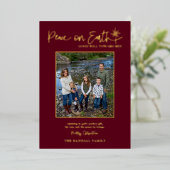 Peace on Earth Burgundy Photo Christmas Elegant Folie Feestdagenkaart (Staand Voorkant)