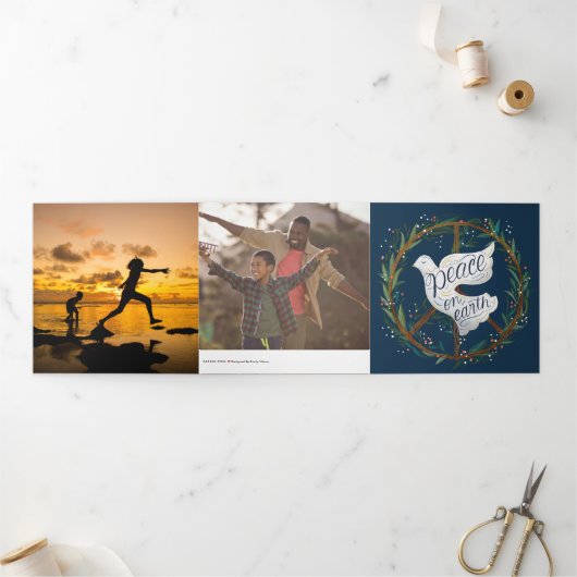 Peace on Earth Dove Holiday Photo Tri-Fold Kaart (Buitenkant)