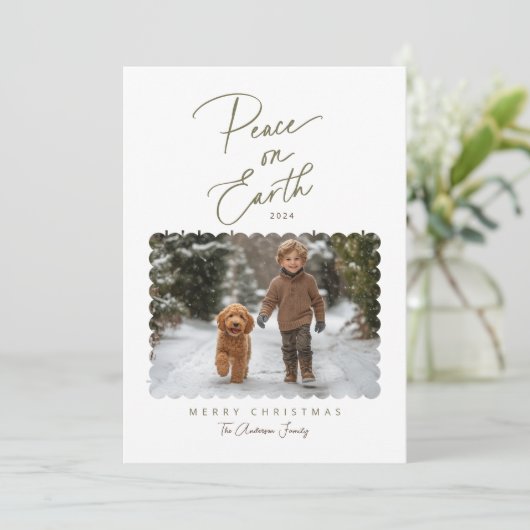 Peace on Earth Script Moderne minimalistische foto Feestdagenkaart (Staand voorkant)