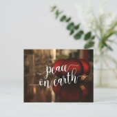 Peace on Earth Typografie & Red Ornaments Foto Briefkaart (Staand voorkant)