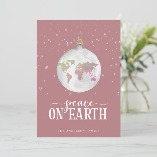 Peace on Earth Wereldbol Ornament Mauve Feestdagenkaart (Staand voorkant)