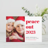 Peace Out 2020 Foto Nieuwjaar kerst Feestdagenkaart (Staand voorkant)